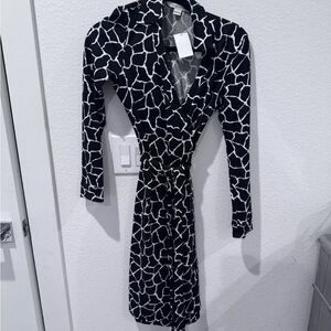 Diane von Furstenberg Black and White Giraffe Print Wrap Dress Cotton Silk 2